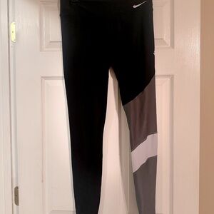 Nike dri fit leggings size medium. Excellent condition.